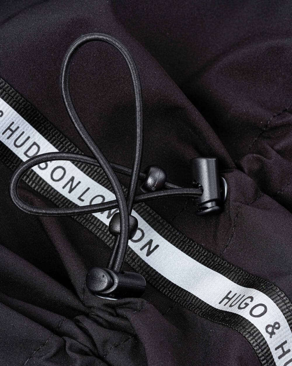 Jacheta cu elemente reflectorizante